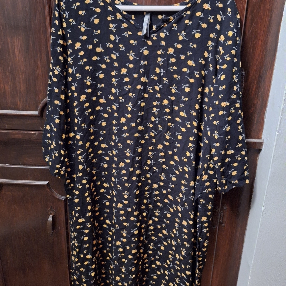 BLACK WITH YELLOW FLOWERS, 2XL, NEVER BEEN WORN